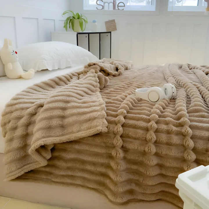 Cera Luxury Fleece Throw Blanket – Super Soft Plush Plaid for Cozy Comfort 3