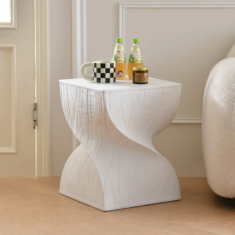 Compact Scandinavian Side Table with Wood Look Edge – Elegant Minimalist Design 1