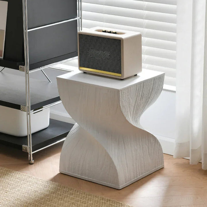 Compact Scandinavian Side Table with Wood Look Edge – Elegant Minimalist Design 3