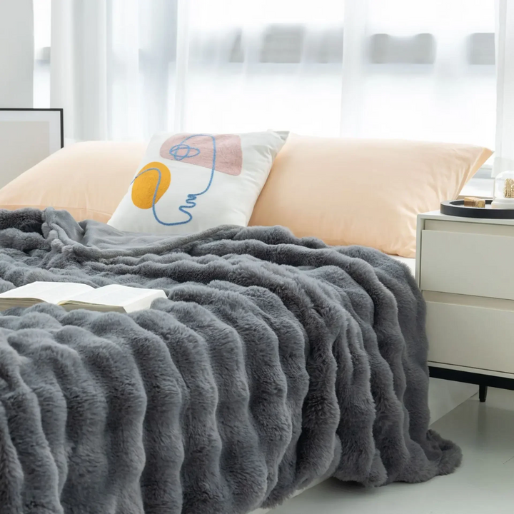 Cozy Plaid Blanket with Sleeves – Soft, Warm, Perfect for Sofa and Bed 3