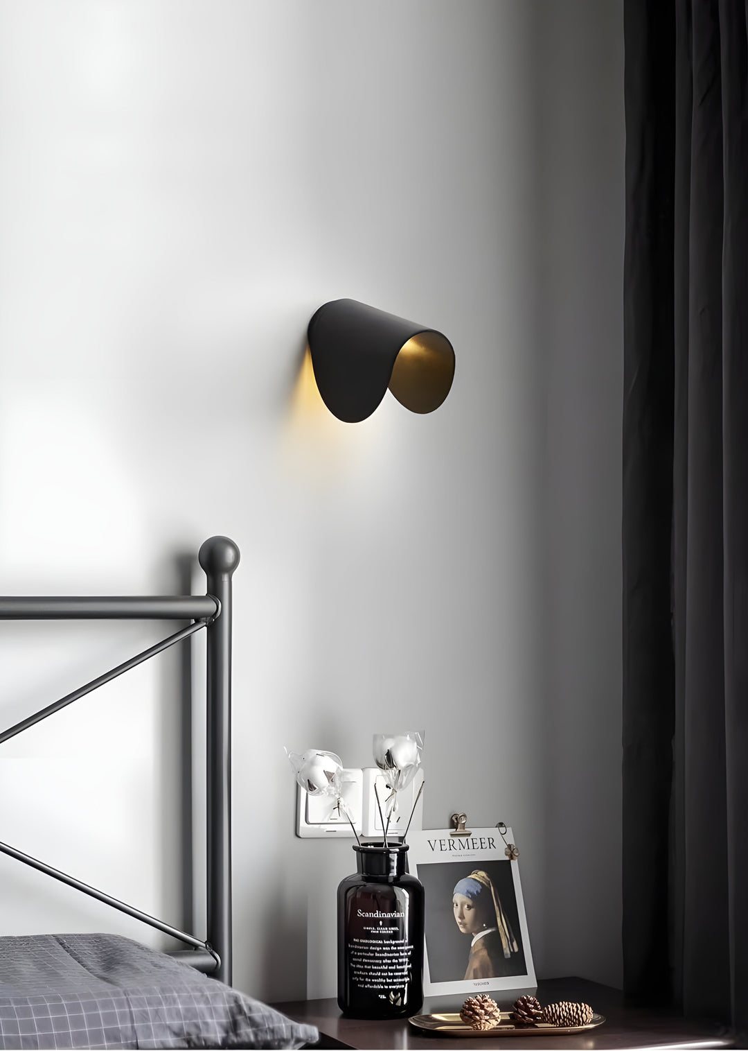 Dimmable LED Wall Lamp in Curved Design for Cozy Indoor Lighting – 10W Warm White 2