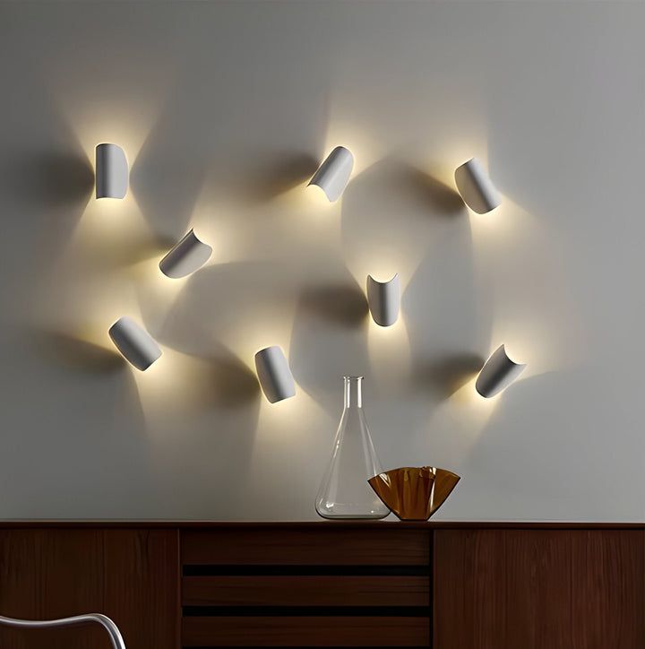 Dimmable LED Wall Lamp in Curved Design for Cozy Indoor Lighting – 10W Warm White 3