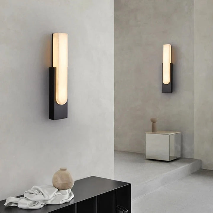 Elegant Marble Wall Lamp with LED Light and Gold Accents – Chic Vertical Design 3
