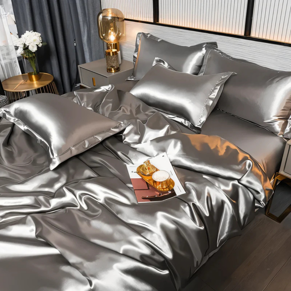 Luxury Silk-Look Bedding Set with Pillowcases – Soft, Hypoallergenic, Breathable Bed Cover for Year-Round Comfort 1