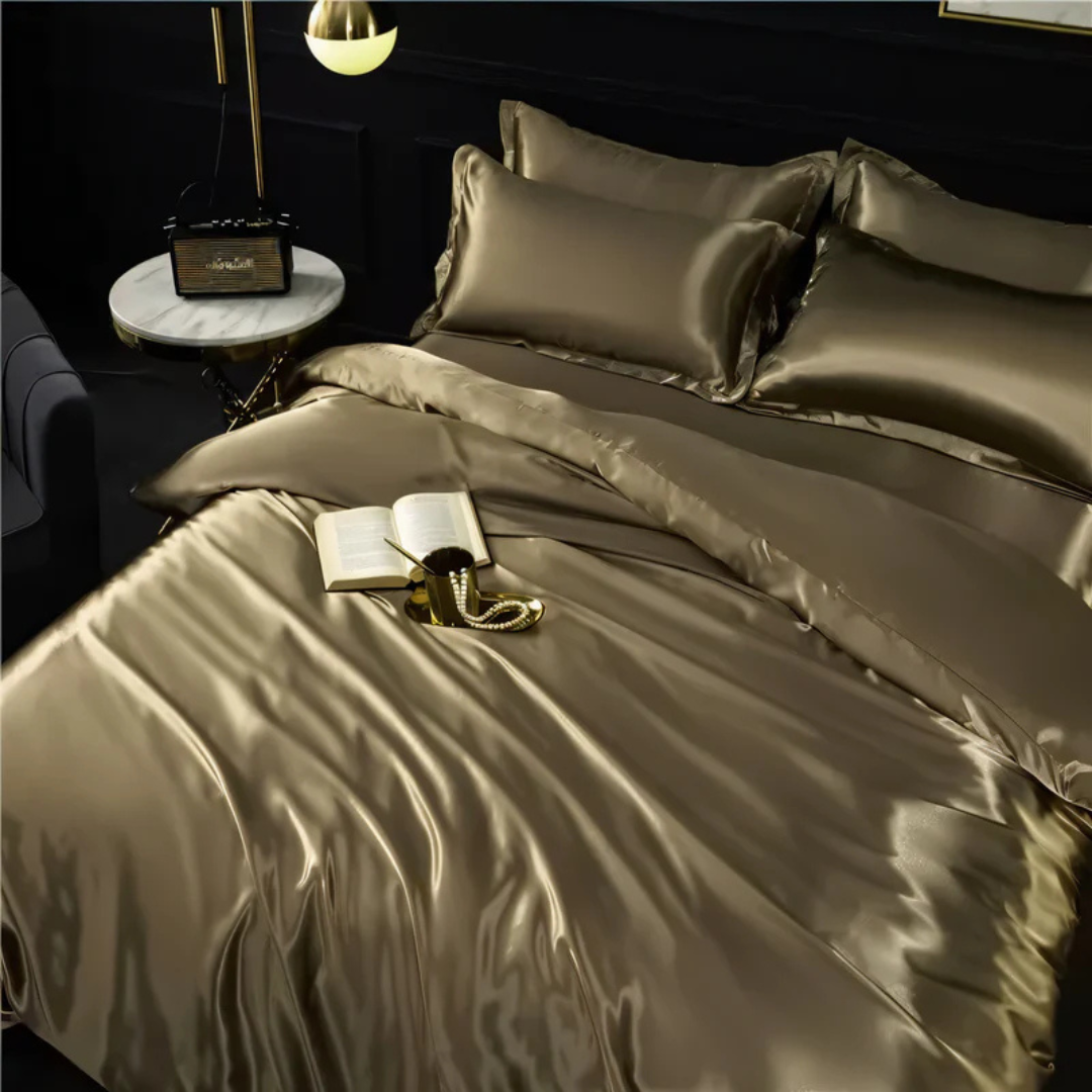 Luxury Silk-Look Bedding Set with Pillowcases – Soft, Hypoallergenic, Breathable Bed Cover for Year-Round Comfort 6