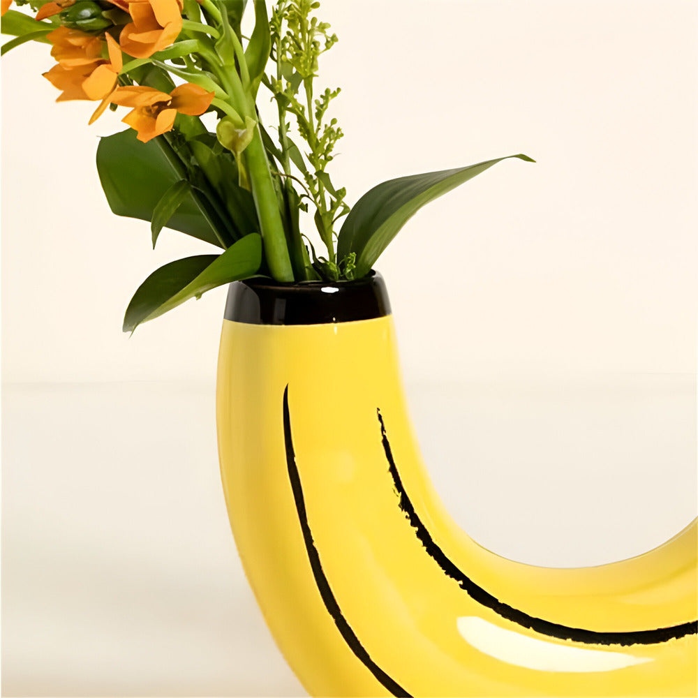Modern Banana-Shaped Decorative Vase – Playful Accent for Contemporary Interiors 2