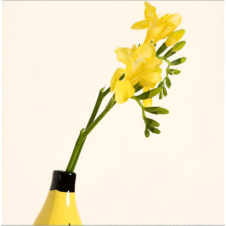 Modern Banana-Shaped Decorative Vase – Playful Accent for Contemporary Interiors 3