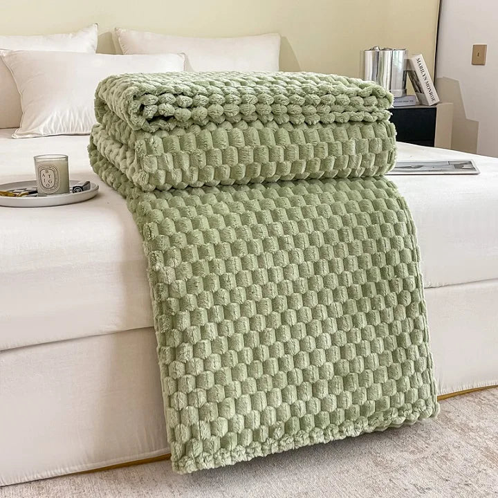 Ultra Soft Checkered Velvet Blanket – Cozy Plush Throw for Sofa and Bed 11