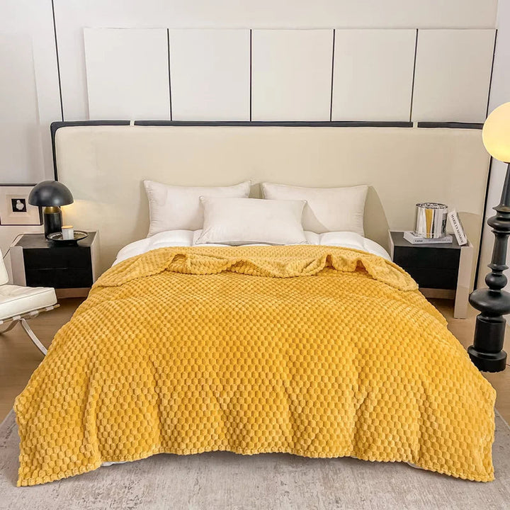 Ultra Soft Checkered Velvet Blanket – Cozy Plush Throw for Sofa and Bed 2