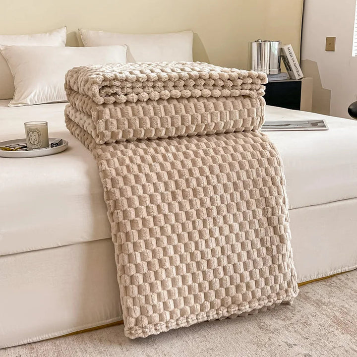 Ultra Soft Checkered Velvet Blanket – Cozy Plush Throw for Sofa and Bed 9